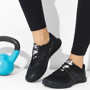 GUC Black Nike Metcon 4 size 6